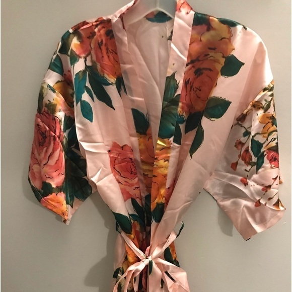 Other - Pink no brand short silk robe with sash and flower design size M Women